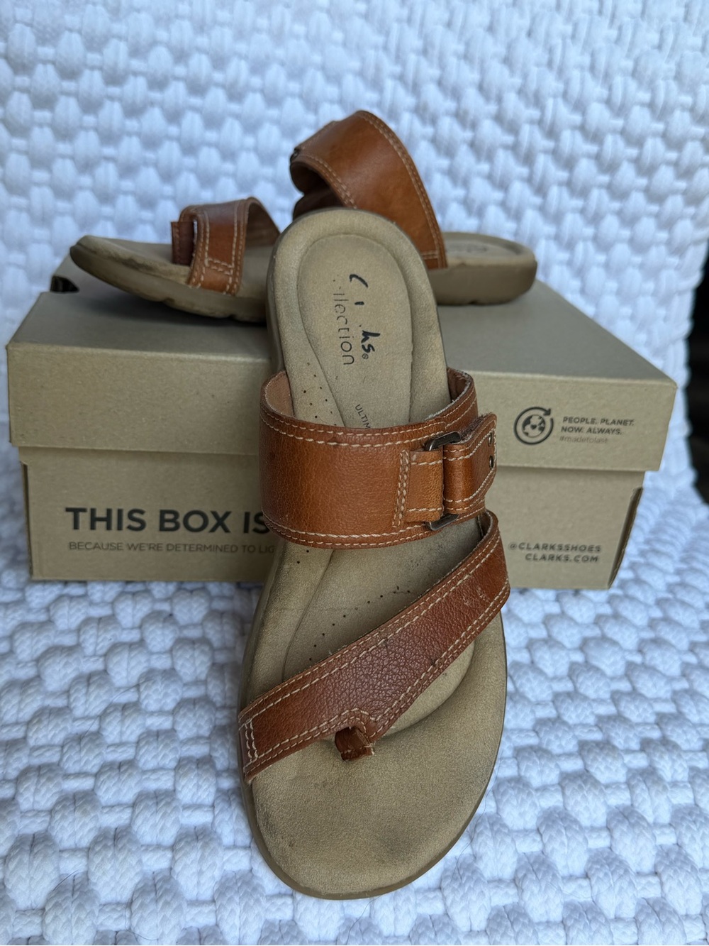 Clarks Tan “Elizabelle Way” Toe-Post Adjustable Strap Sandals, 6 1/2 M
